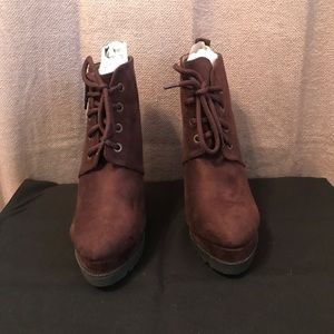 NWY Camille Chocolate shoe boots